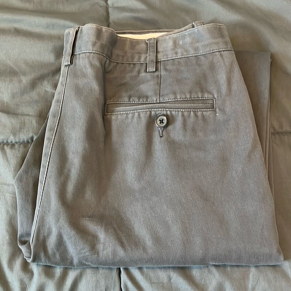 Land’s End Traditional Fit Pleated Front Gray Chino Size 35